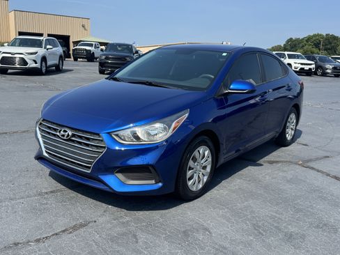 Used 2022 Hyundai Accent SE w/ Cargo Package FWD image 2