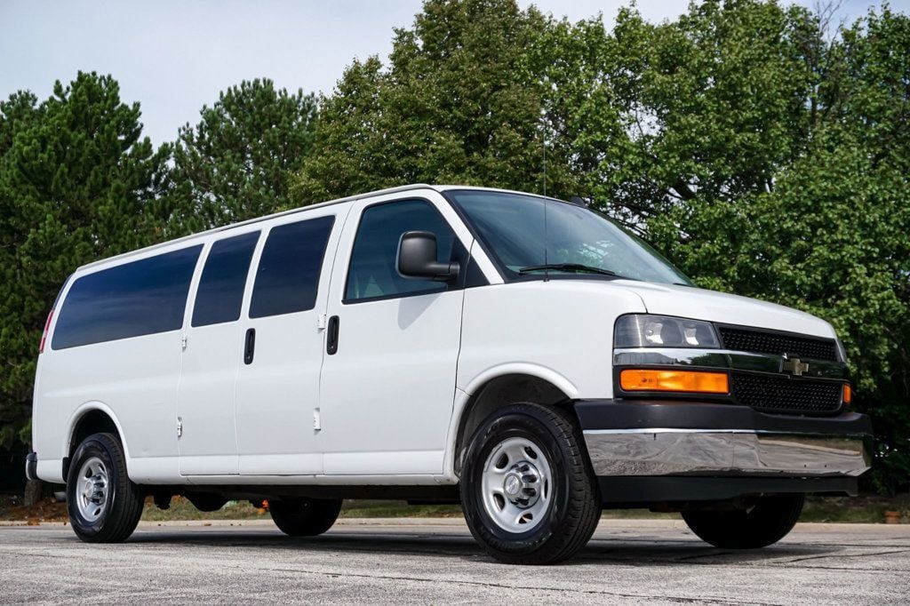 Used 2017 Chevrolet Express 3500 LT w/ LT Preferred Equipment Group RWD image 4