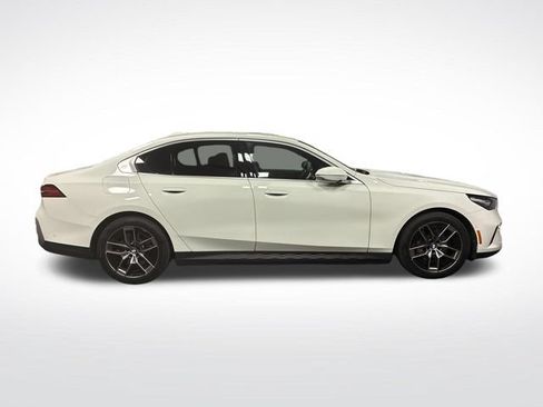 Used 2026 BMW i5 eDrive40 w/ Premium Package RWD image 6
