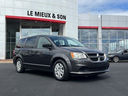 Used 2019 Dodge Grand Caravan SE w/ UConnect Hands-Free Group