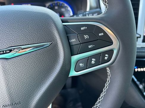 New 2026 Chrysler Pacifica Select image 15