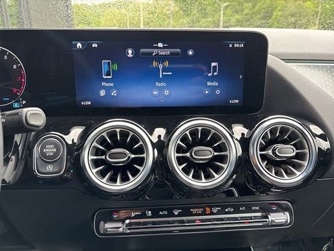 Certified 2025 Mercedes-Benz GLA 250 4MATIC image 40