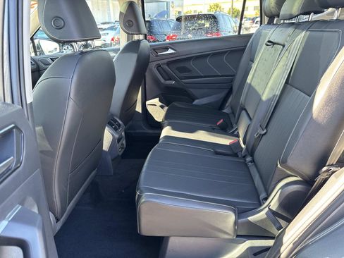 Certified 2023 Volkswagen Tiguan SE w/ Panoramic Sunroof Package image 11