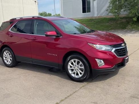 Used 2018 Chevrolet Equinox LT w/ Sun & Infotainment Package FWD image 2
