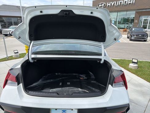 New 2026 Hyundai Elantra SEL Sport FWD image 11