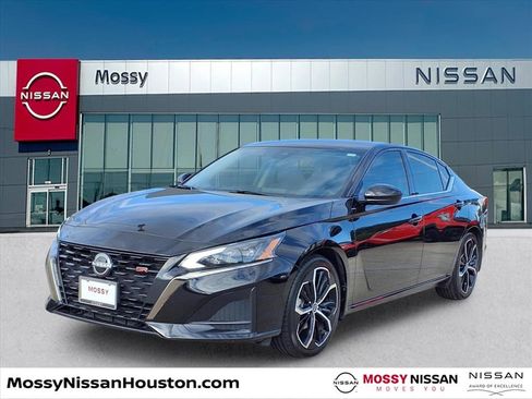 Used 2024 Nissan Altima 2.5 SR image 3