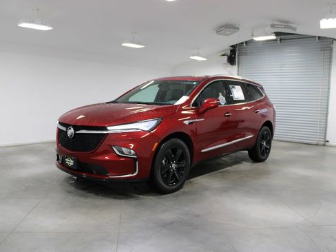 Used 2024 Buick Enclave Essence w/ Experience Buick Package image 4