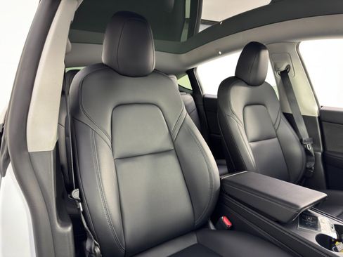 Used 2022 Tesla Model Y Performance image 41