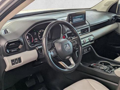 Used 2024 Honda Pilot Touring image 10