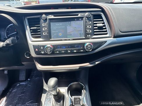 Used 2018 Toyota Highlander XLE FWD image 30
