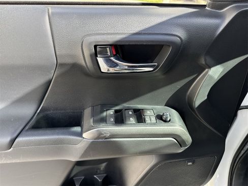 Used 2023 Toyota Tacoma TRD Off-Road image 40