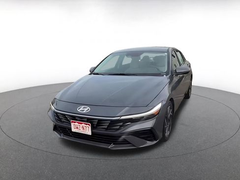 Used 2025 Hyundai Elantra Limited image 7