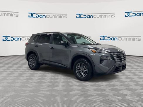 Used 2024 Nissan Rogue S AWD/4WD image 2