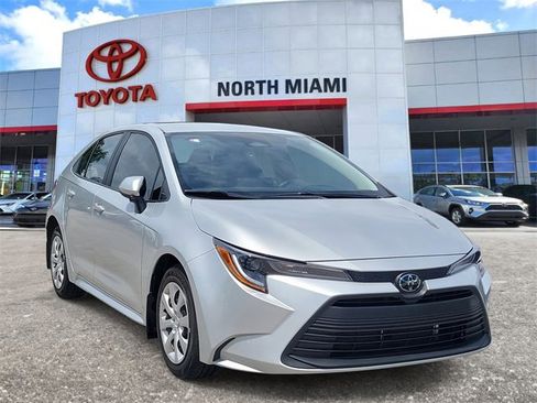 Used 2025 Toyota Corolla LE image 1