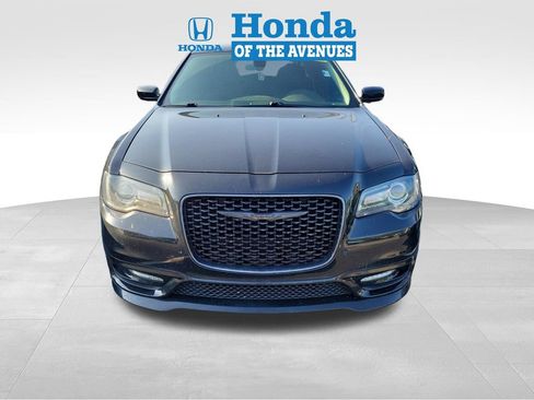 Used 2022 Chrysler 300 Touring L w/ Popular Equipment Group RWD image 2