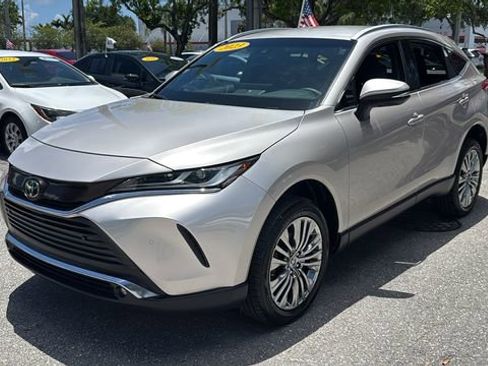Used 2023 Toyota Venza XLE AWD/4WD image 3