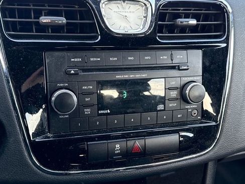 Used 2012 Chrysler 200 Touring image 19