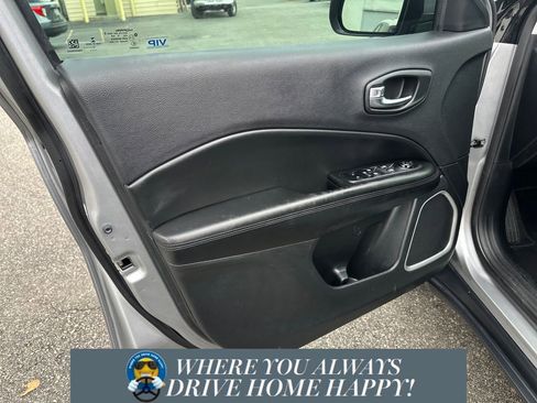 Used 2020 Jeep Compass Latitude image 10