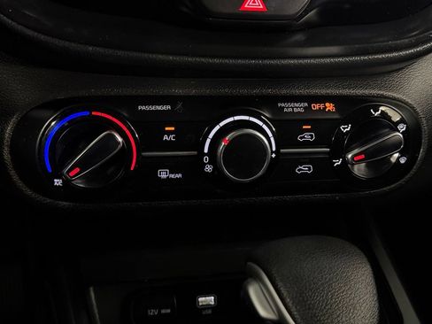 Used 2024 Kia Soul LX w/ Option Group 015 FWD image 16