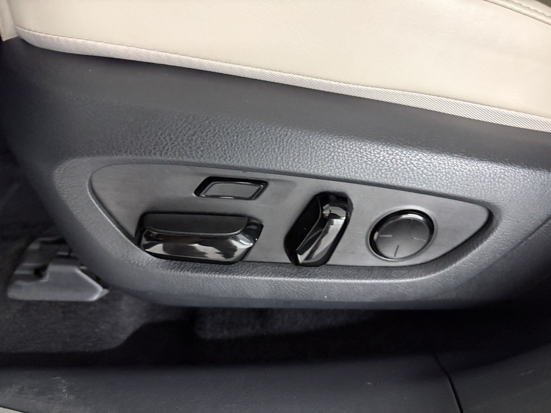 Used 2025 Lexus RX 450h AWD w/ Convenience Package image 15