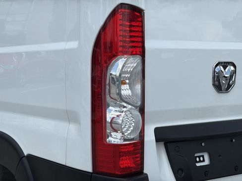 Used 2024 RAM ProMaster 2500 w/ Convenience Group FWD image 7