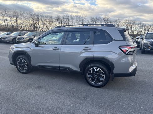 Used 2025 Subaru Forester Premium image 4