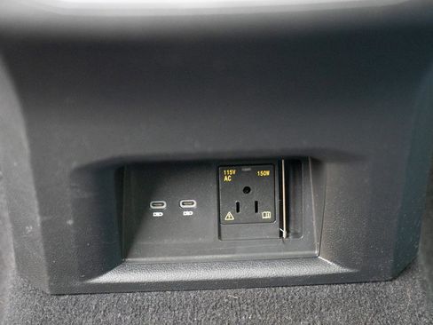 Used 2023 Volkswagen Atlas SE w/ Panoramic Sunroof Package image 30