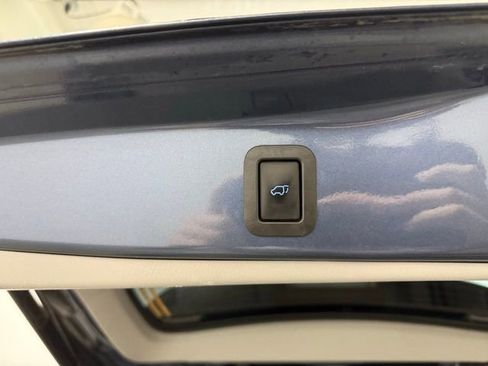 Used 2019 Toyota Highlander SE image 8