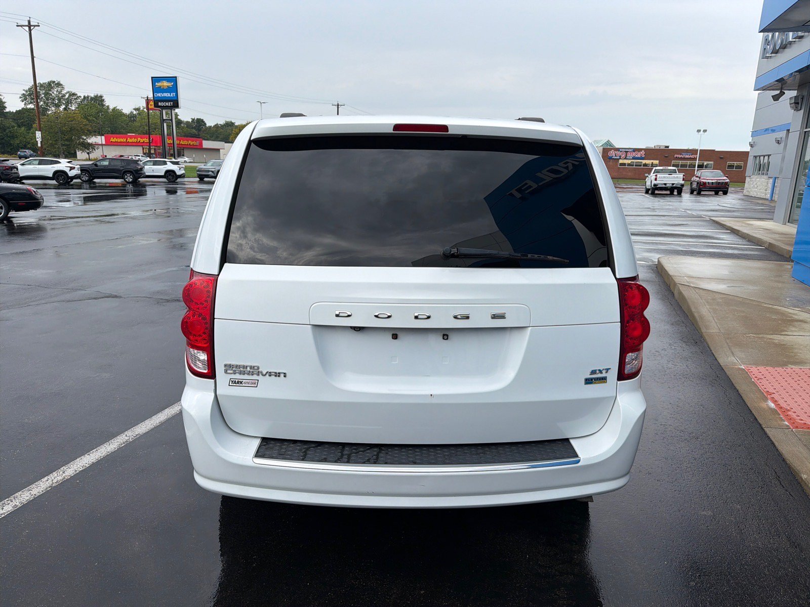 Used 2018 Dodge Grand Caravan SXT FWD image 3
