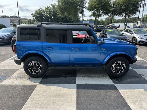 Used 2024 Ford Bronco Outer Banks AWD/4WD image 3