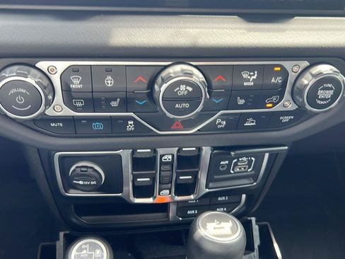 Used 2024 Jeep Wrangler High Altitude AWD/4WD image 17