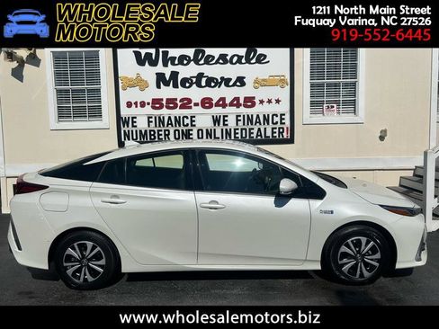 Used 2018 Toyota Prius Prime Premium image 1