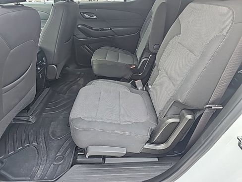 Used 2023 Chevrolet Traverse LT w/ Rear Camera Mirror Package image 18