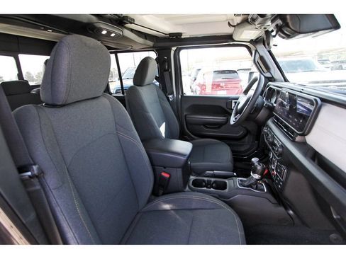 Used 2024 Jeep Gladiator Overland AWD/4WD image 26