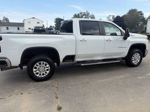 Used 2024 Chevrolet Silverado 2500 LT AWD/4WD image 9