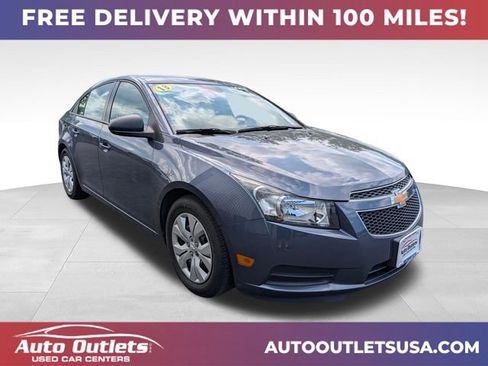 Used 2013 Chevrolet Cruze LS FWD image 1