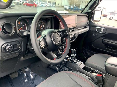 Used 2024 Jeep Wrangler Unlimited Rubicon w/ Technology Group image 15