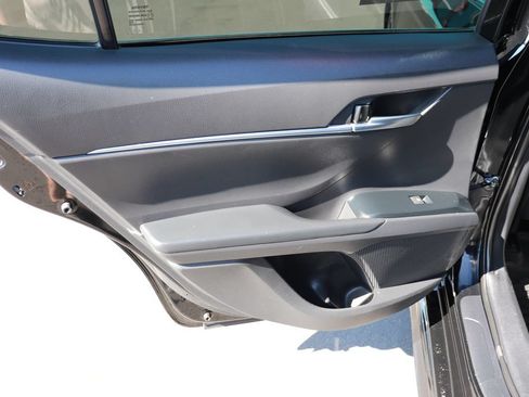 Used 2019 Toyota Camry SE FWD image 11