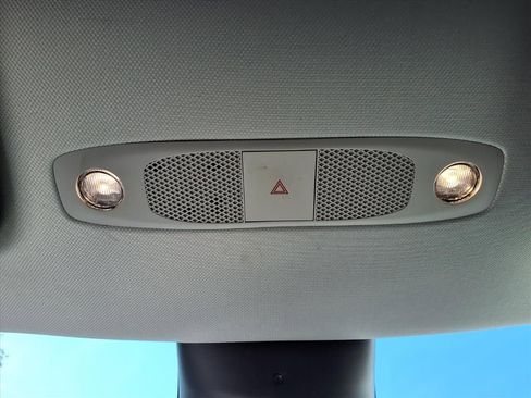 Used 2021 Tesla Model Y Long Range AWD/4WD image 25