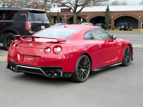 Used 2020 Nissan GT-R Premium w/ Premium Interior Package image 6