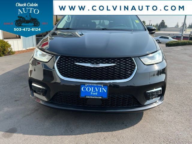 Used 2023 Chrysler Pacifica Touring-L FWD image 3