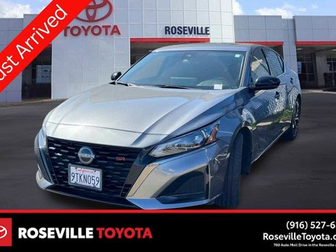 Used 2024 Nissan Altima 2.5 SR w/ SR Premium Package image 1