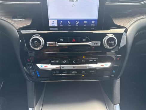 Used 2022 Ford Explorer Platinum w/ Technology Package AWD/4WD image 22