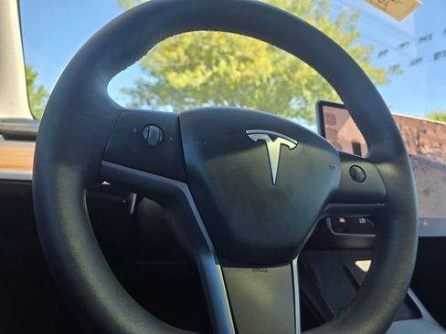 Used 2024 Tesla Model Y Long Range AWD/4WD image 22