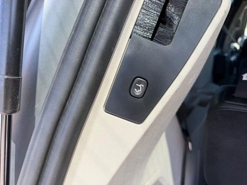 Used 2020 Dodge Grand Caravan SXT FWD image 6