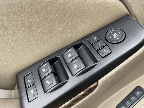 Used 2018 GMC Yukon SLT w/ Open Road Package AWD/4WD image 25