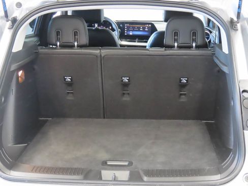 Used 2025 Chevrolet Trax LT FWD image 17