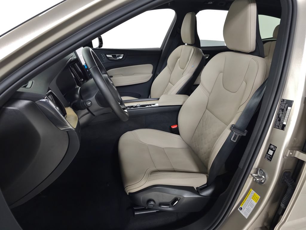 Used 2026 Volvo XC60 B5 Plus AWD/4WD image 16