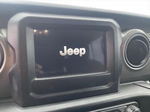 Used 2023 Jeep Gladiator Sport image 17