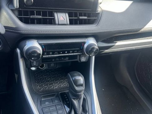 Used 2025 Toyota RAV4 XLE AWD/4WD image 9